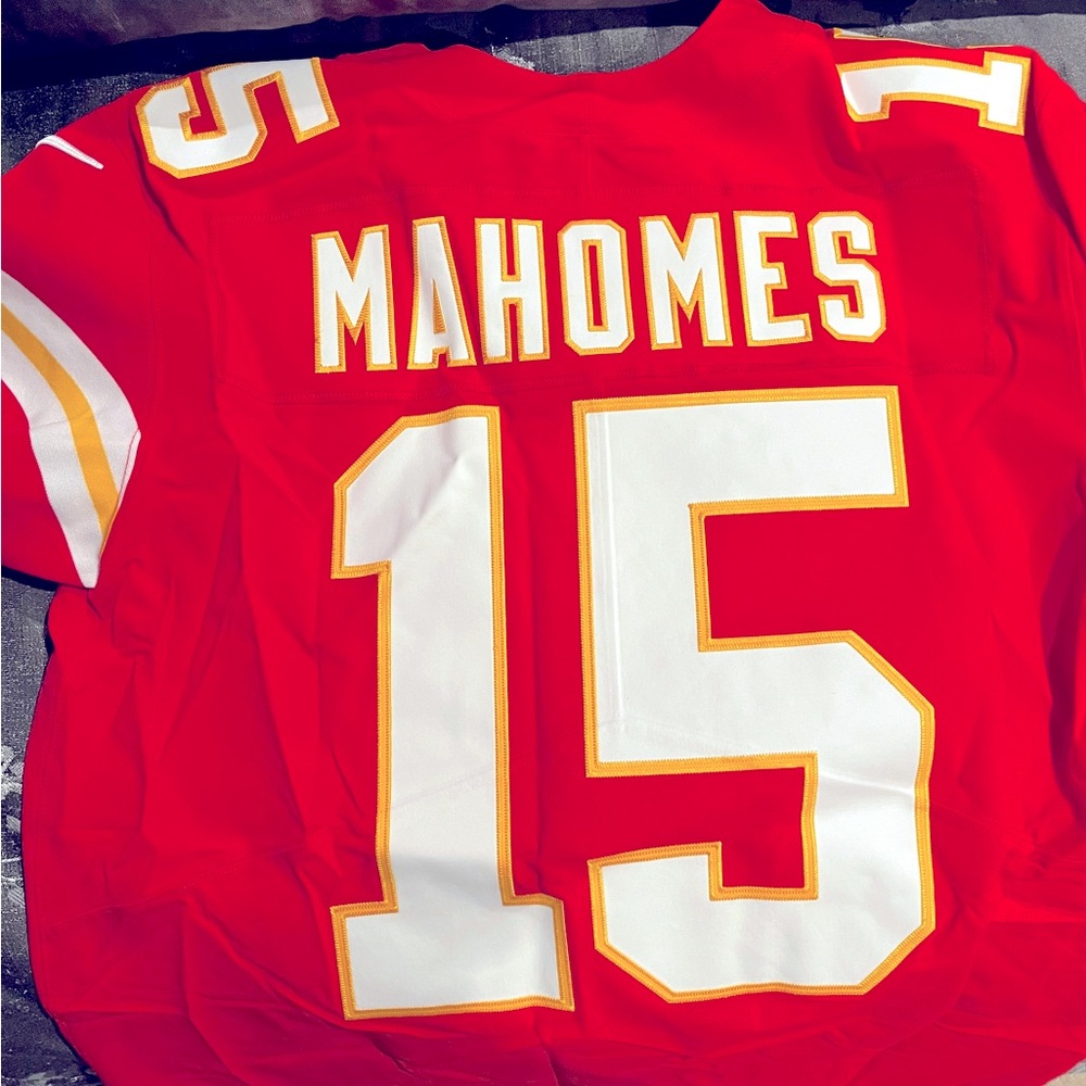 Authentic Patrick Mahomes Chiefs #15 On the Field Nike jersey